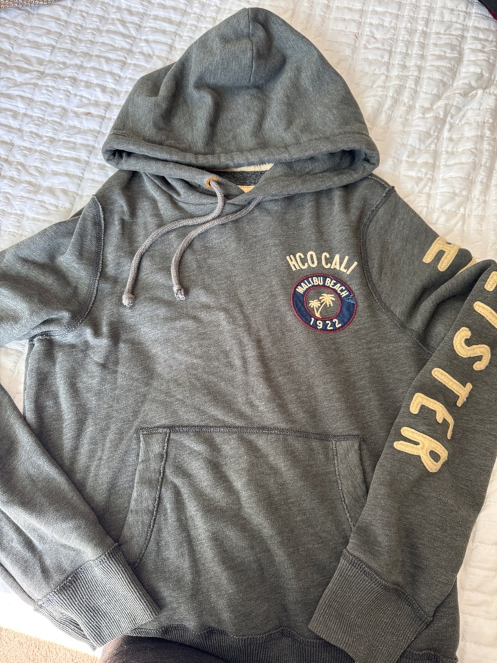 Hollister Men's Dark Gray Pullover Hoodie with Malibu Patch size M